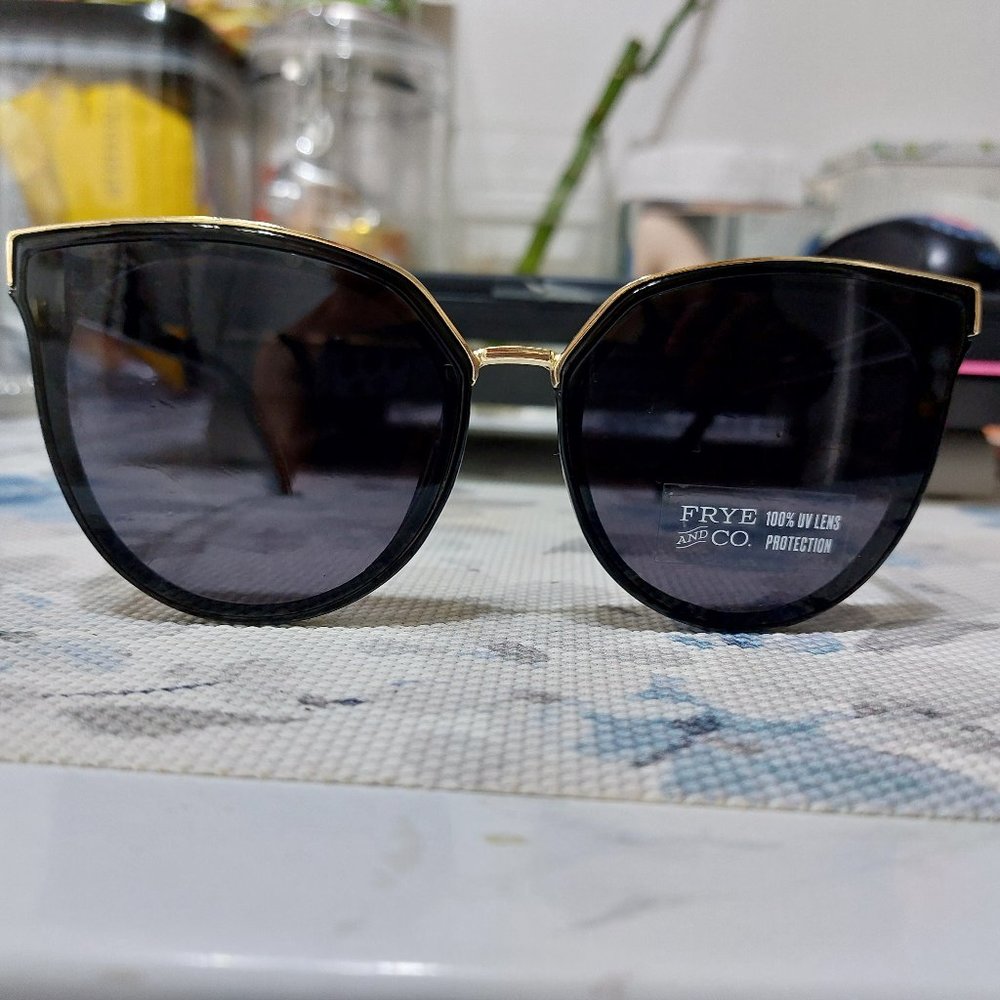 FRYE AND CO. Women’s Black & Gold Sunglasses Stylish Trendy Chic Cat 3 NS1022